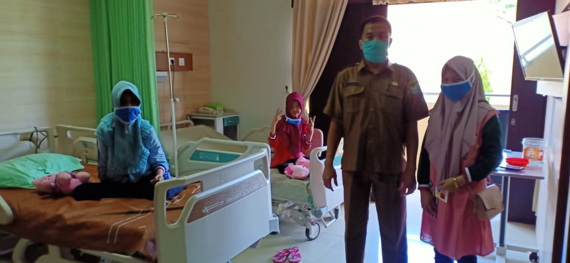 Daluna saat mendapat perawatan