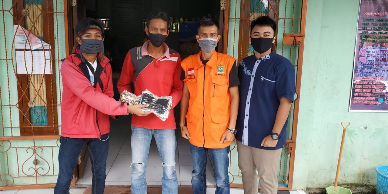 Penyerahan bantuan masker