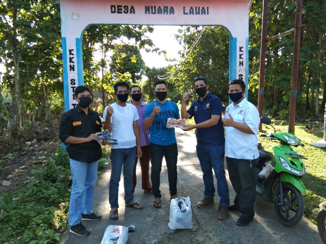 serahkan bantuan masker