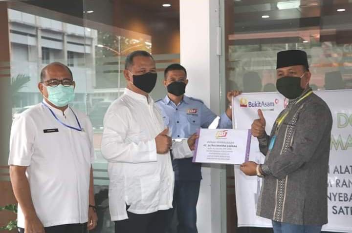 Penyerahan bantuan dari SBS