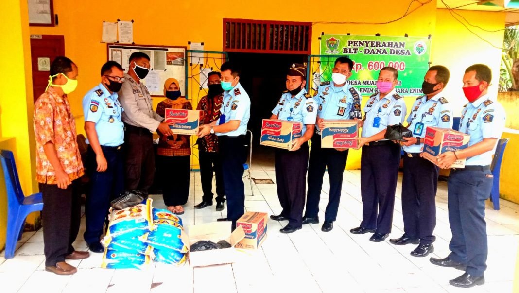 Lapas poto Penyerahan bantuan