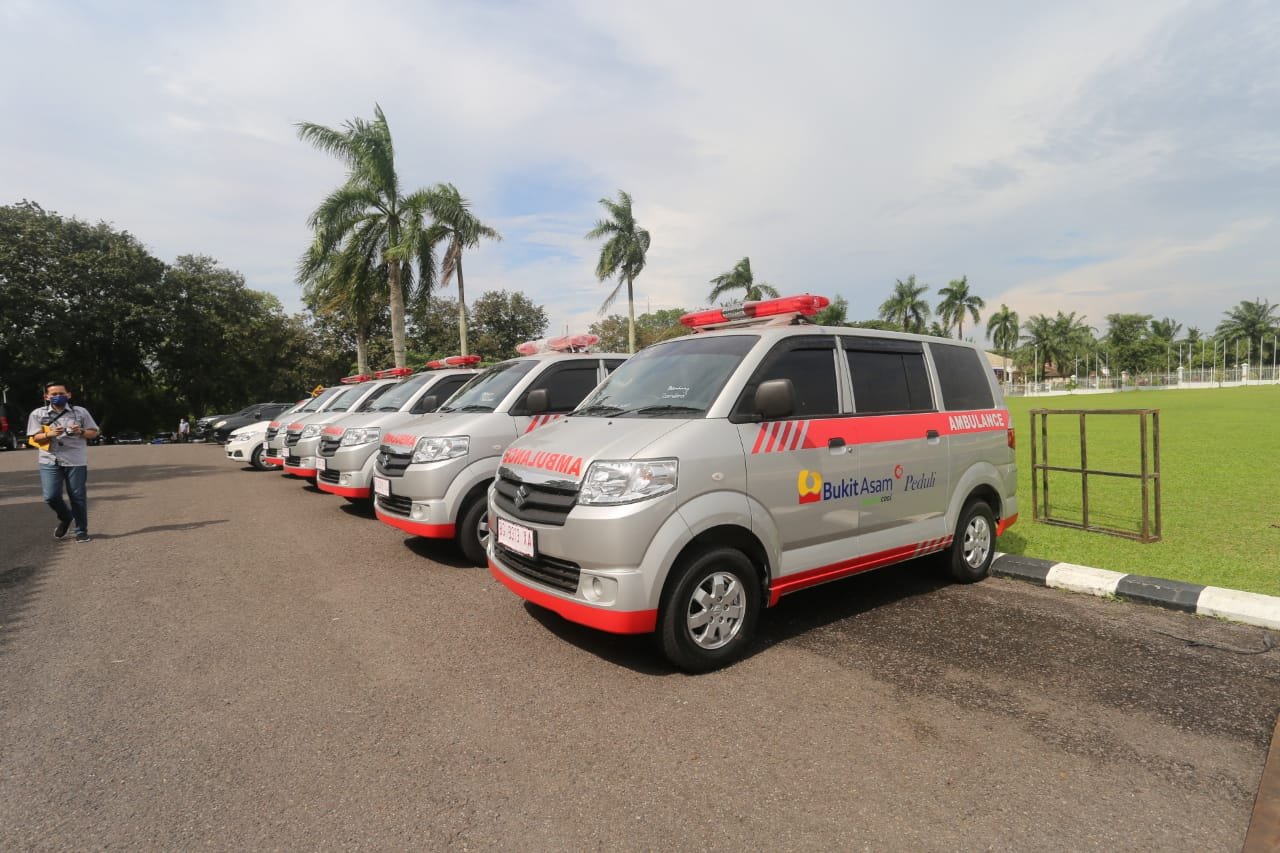 Mobil ambulance bantuan CSR Bukit Asam