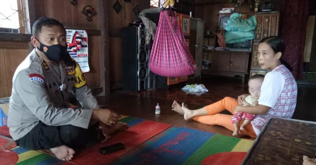 Kapolres Muratara Peduli Masyarakat Terkena Penyakit Sindrom Hidrosipalus Kapolres Muratara AKBP Eko Sumaryanto, S.IK Mengunjungi M Khafi Alqhifari