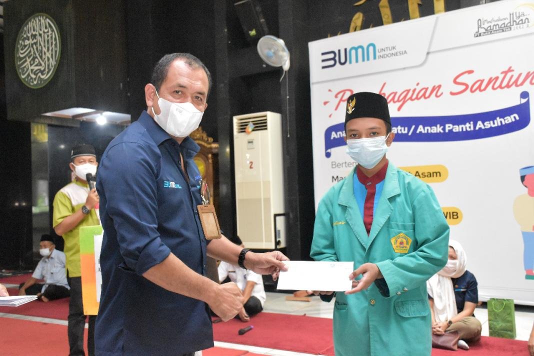 PTBA santuni Dirut PTBA Suryo Eko Ber Santunan