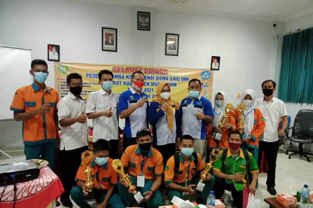 UPT SMKN 5 Muara Enim Raih 5 Piala lomba LKS Tingkat Kabupaten