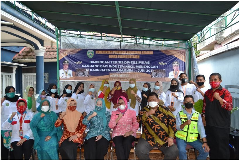 Pelatihan diversifikasi sandang di rumah batik serasan