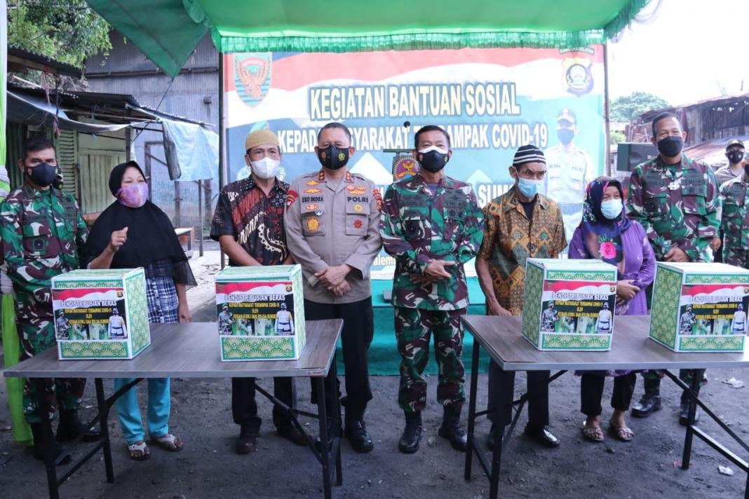 Kapolda dan Pangdam Sumsel berikan bantuan