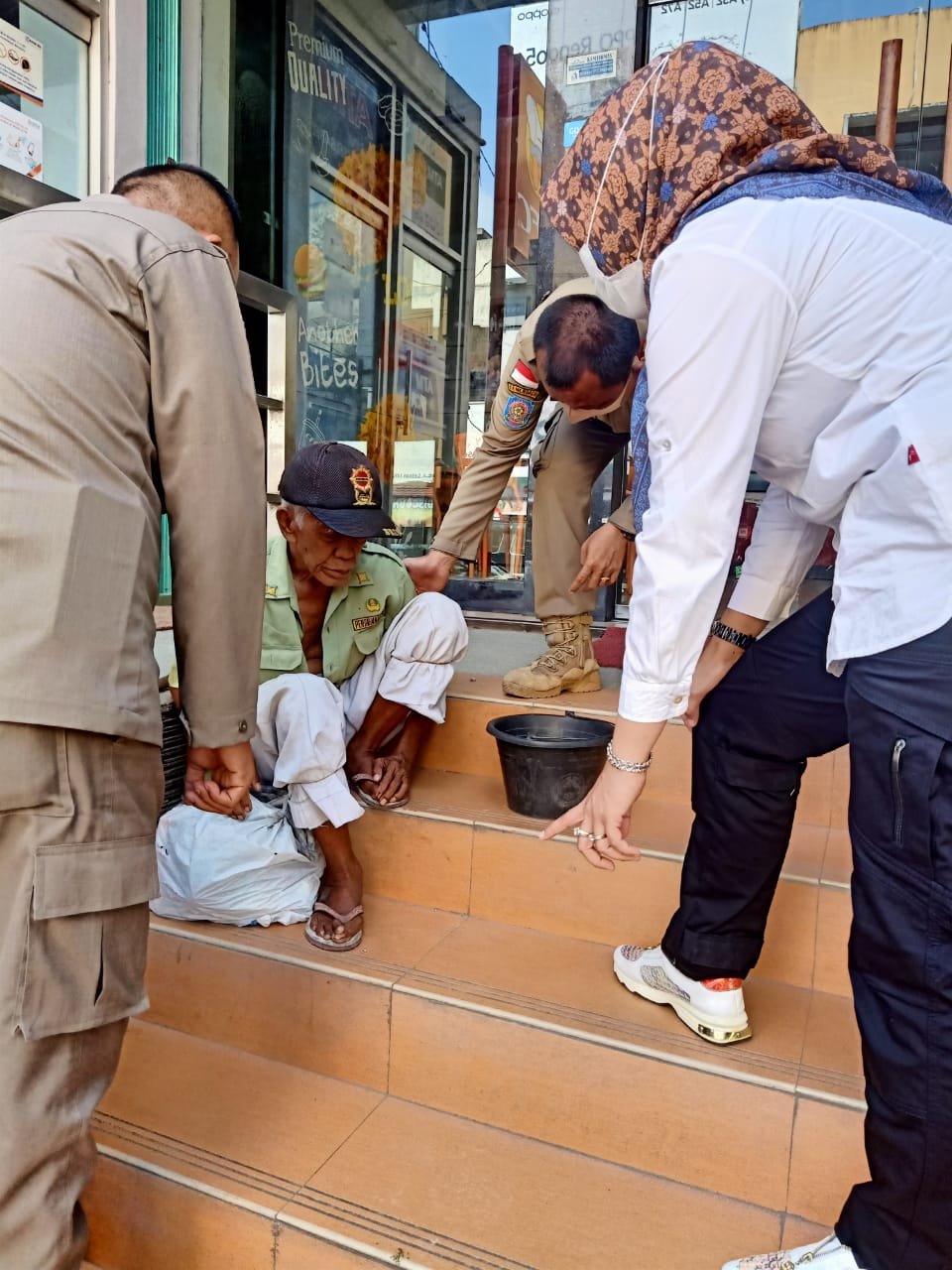 dinsos Razia digelar Dinsos dan Pol PP Muara Enim kepada Gepeng di jalan protokol Kota