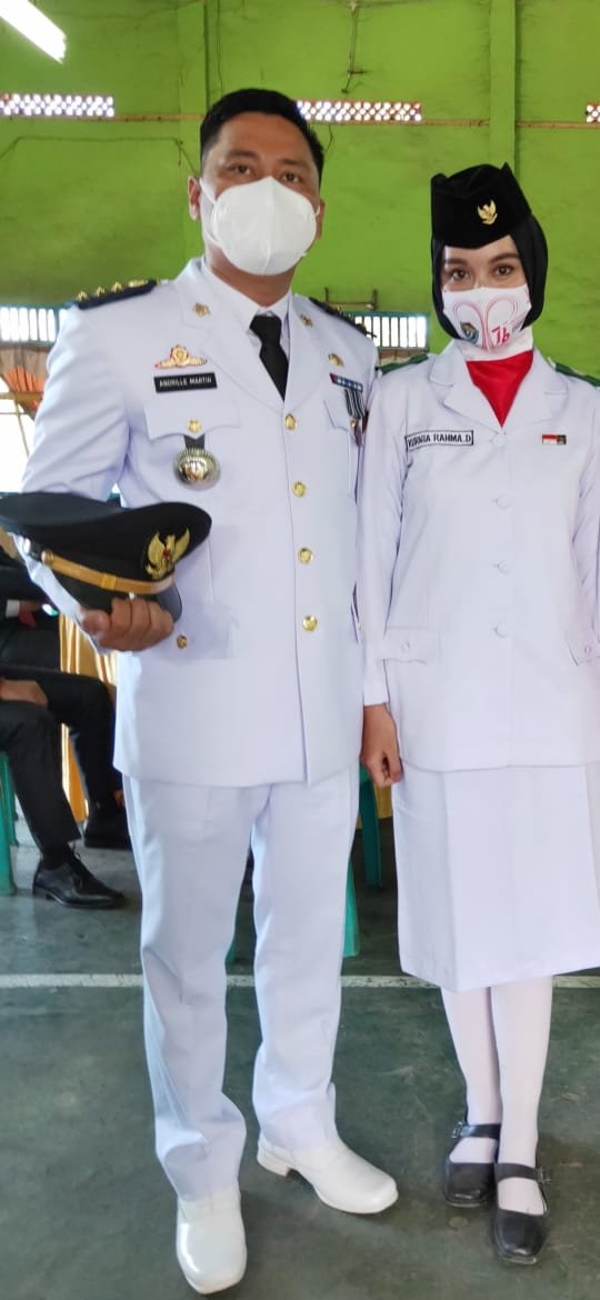 Nia foto dengan Camat Lawang Kidul Andrille Martine SE