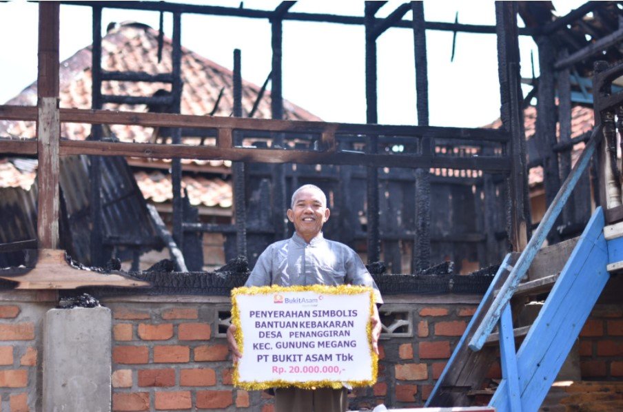 Penyerahan secara simbolis Bantuan Kebakaran