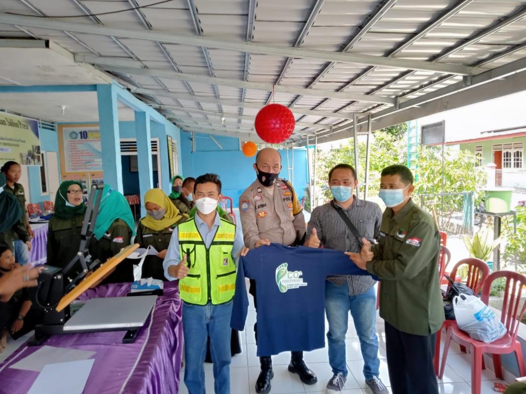 Koodinator CSR Pama MTBU Tanjung Enim Joko Budi S membuka kegiatan Pelatihan Sablon Press di Desa Keban Agung Muara Enim