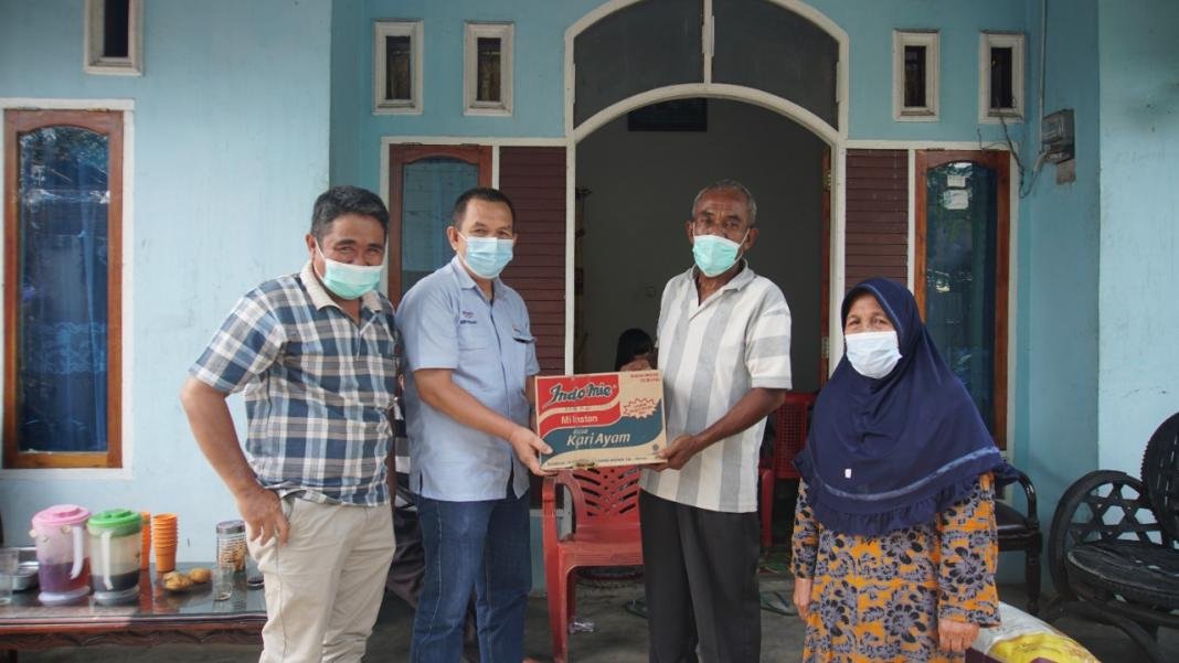 LAHAT - PTBA PTBA serahkan bantuan kepada korban kebakaran di Lahat