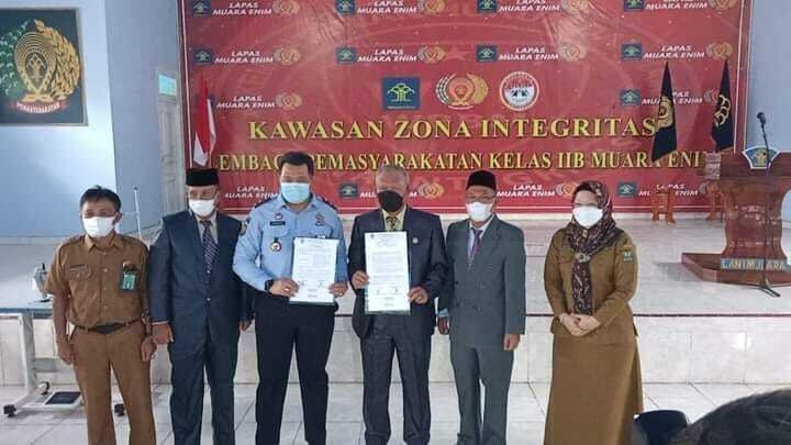 Pemkab Muara Enim beri Bantuan 3 Unit Mesin Jahit Ke Lapas IIB