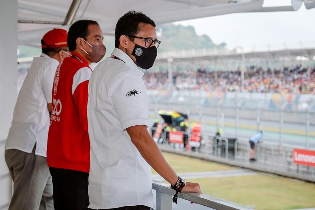 Presiden Jokowi dan Kemenparekraf Sandiaga Salahudin Uno