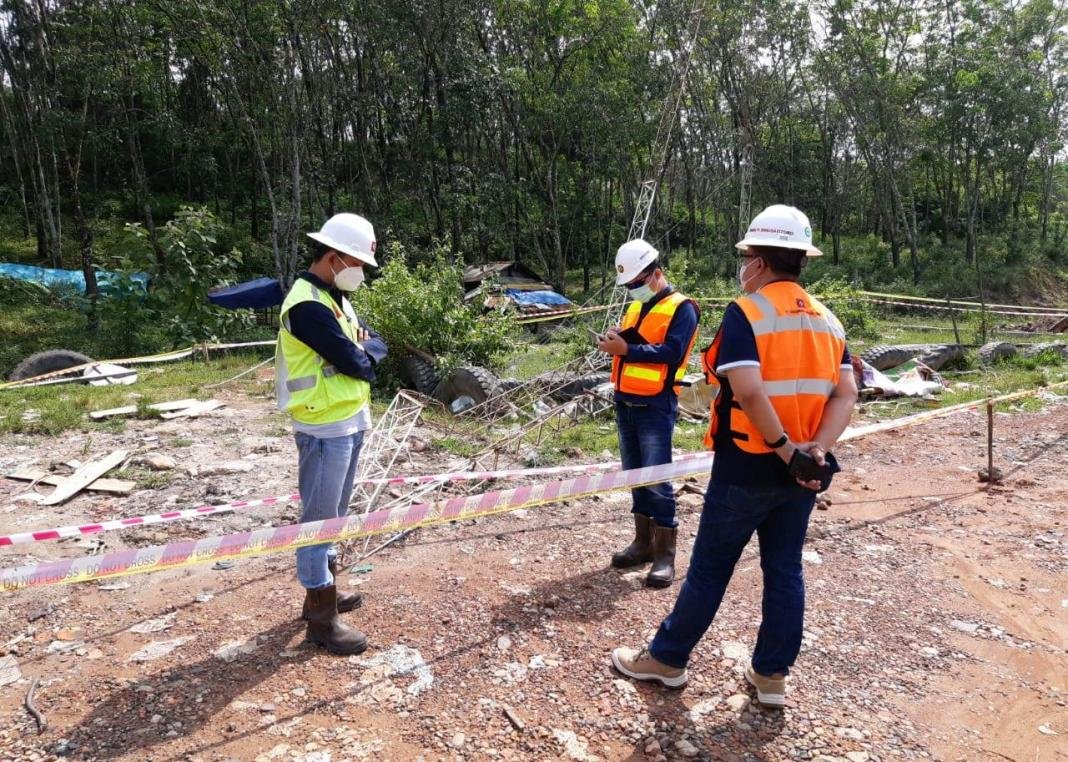 Inspektur Tambang sedang melakukan investigasi dan memastikan Aspek Keselamatan Kerja Area Tambang