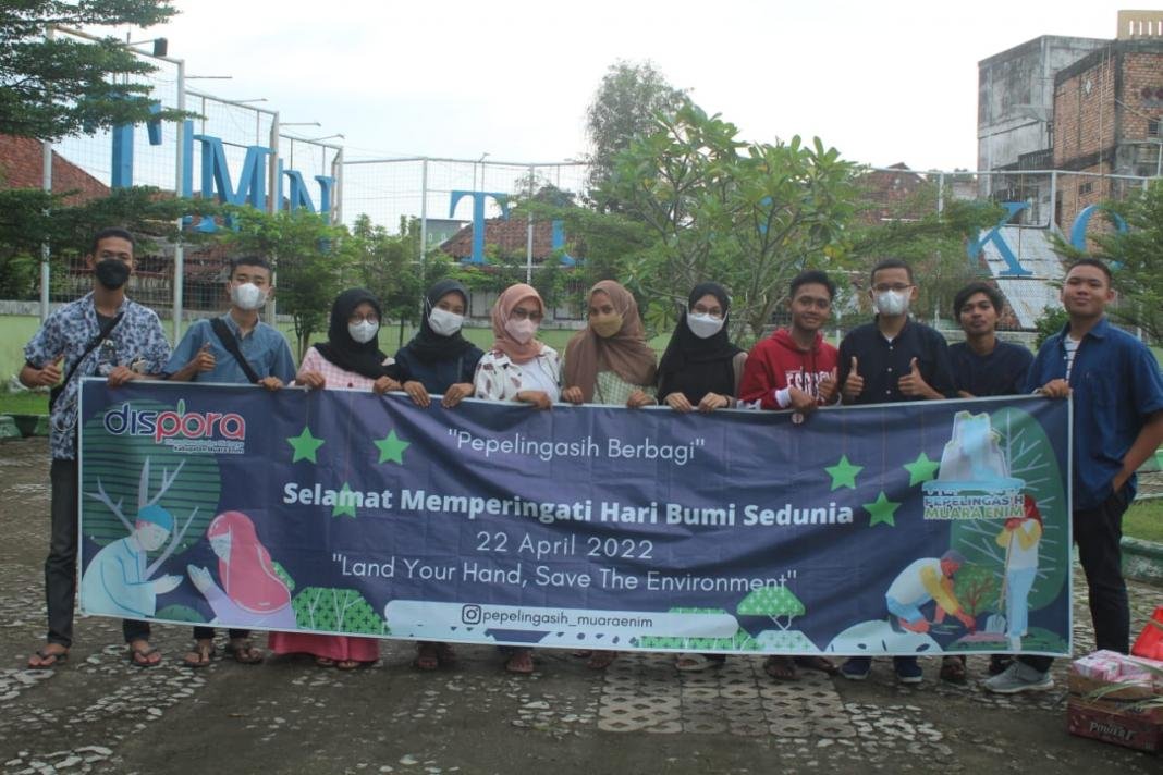 Peringati Hari Bumi, Pepelingasih Muara Enim Berbagi Bibit dan Takjil Peringati Hari Bumi, Pepelingasih Muara Enim Berbagi Bibit dan Takjil