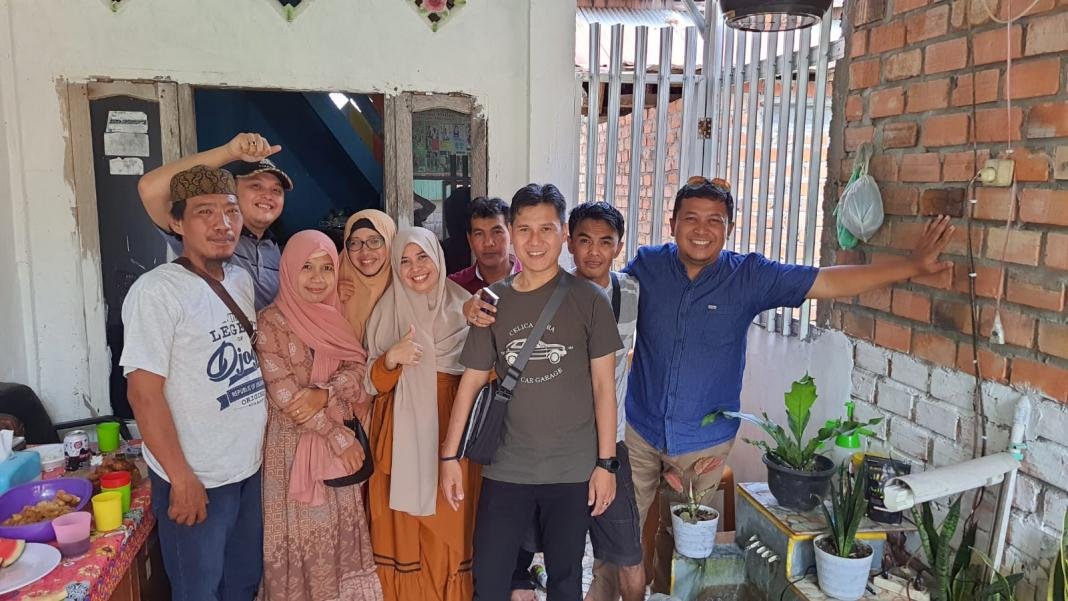 Foto bersama di momen Idul Fitri 1443 H - Temu kangen Alumni 98 SMP Negeri 2 Muara Enim Foto bersama di momen Idul Fitri 1443 H - Temu kangen Alumni 98 SMP Negeri 2 Muara Enim