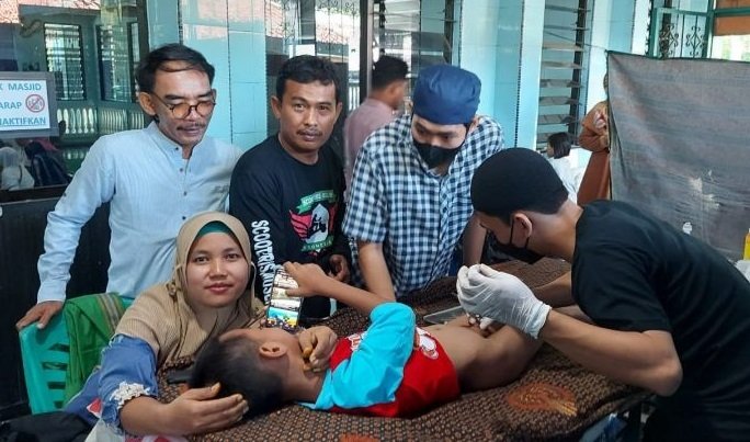 Pelaksanaan Bakti Sosisl Khitanan Masal di masjid besar Al-Amin