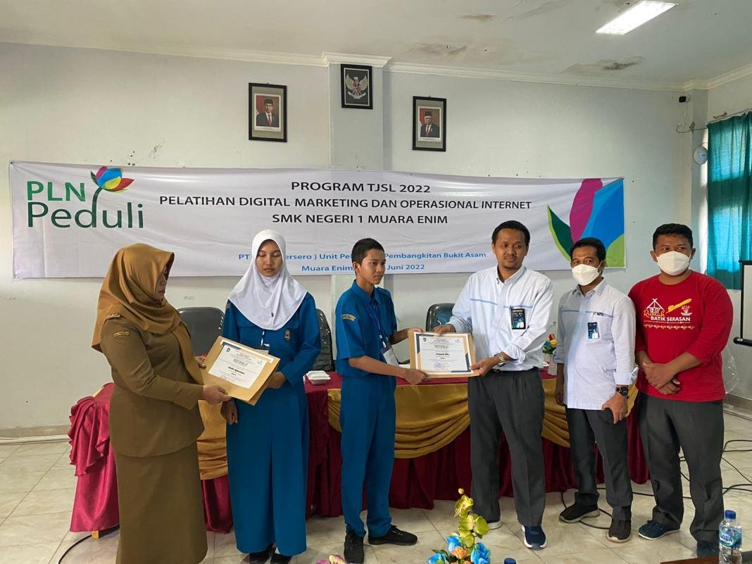 SMK N 1 Muara Enim Terima Program TJSL PLN UPK Bukit Asam SMK N 1 Muara Enim Terima Program TJSL PLN UPK Bukit Asam