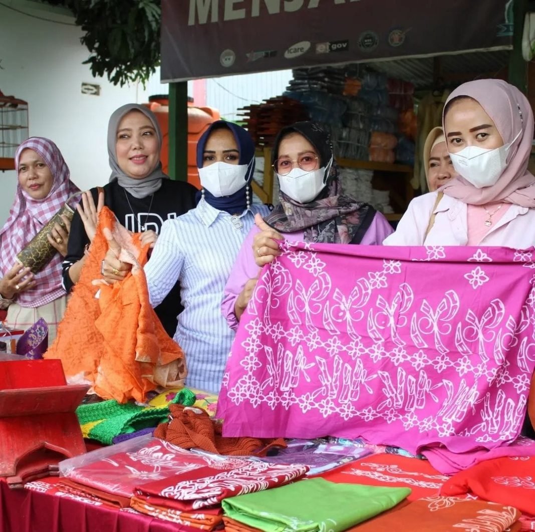 Ibu-ibu PIPAS Kagumi Produk Warga Binaan Lapas Muara Enim