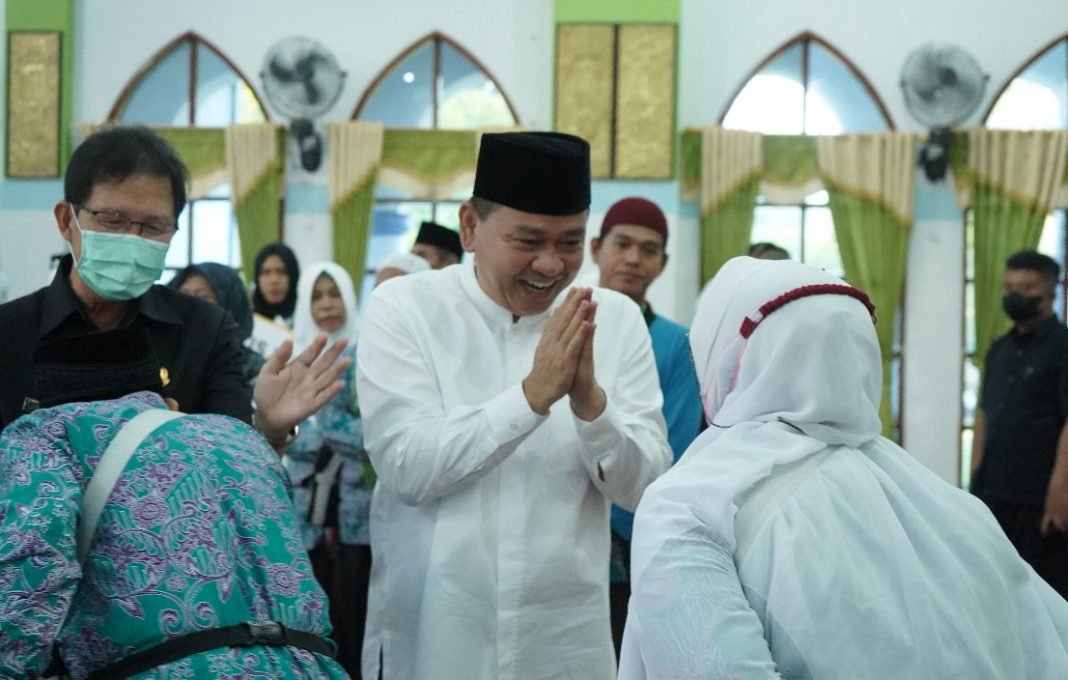 Pj. Bupati Berangkatkan 177 Jamaah Calon Haji Muara Enim