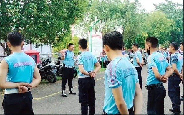 Kalapas Muara Enim Memberikan Arahan sebelum Marathon 10 km dilaksanakan Kalapas Muara Enim Memberikan Arahan sebelum Marathon 10 km dilaksanakan