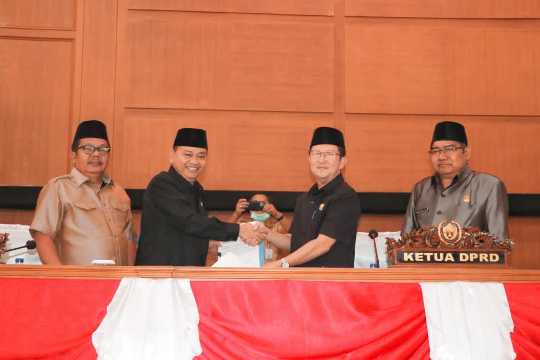 Pj Bupati Dukung Raperda Pelaksanaan Hiburan Masyarakat Pj Bupati Dukung Raperda Pelaksanaan Hiburan Masyarakat