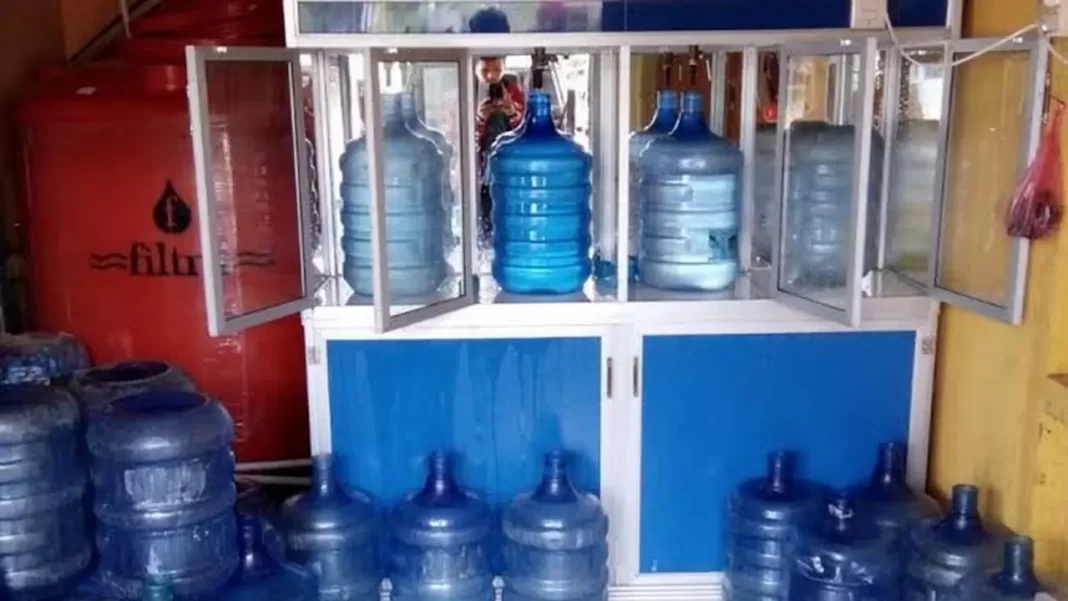 Diduga Persaingan Dagang, DPR Ingatkan BPOM Soal Air Isi Ulang