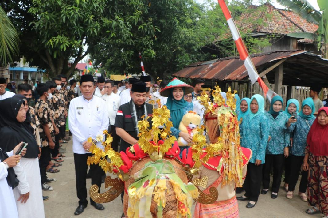 Pj Bupati terima aduan Masyarakat Sungai Rotan akibat gagal panen padi karena sawah terendam