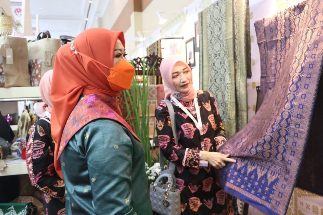 Songket Meraje dan Kopi Pecah Tampil di Pameran Kriya Nusa 2022