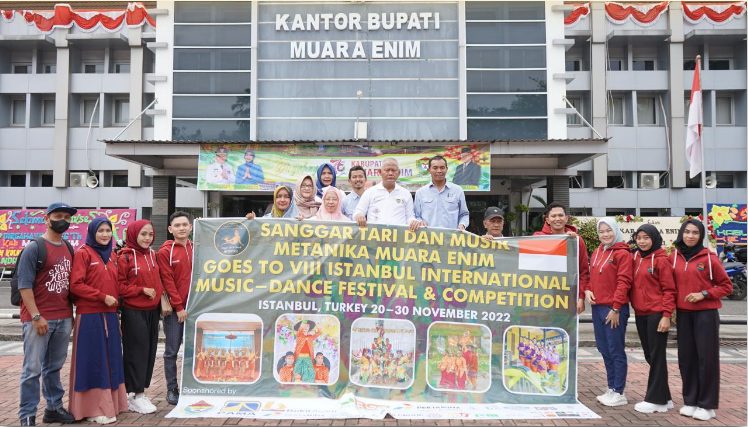 PJ Sekda Riswandar Lepas Sanggar Tari dan Musik Metanika goes to Istanbul Turkey