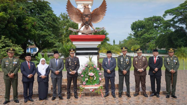 Peringati Hari Pahlawan, Pemkab Muara Enim Gelar Upacara Bendera