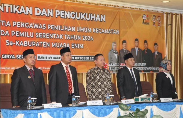 Pj Bupati Hadiri Pelantikan 66 Panwascam Kabupaten Muara Enim