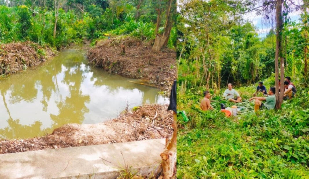 Masyarakat Desa Pelajau melakukan Gotong Royong untuk menjadikan Desa Pelajau Sebagai Wisata Air Masyarakat Desa Pelajau melakukan Gotong Royong untuk menjadikan Desa Pelajau Sebagai Wisata Air