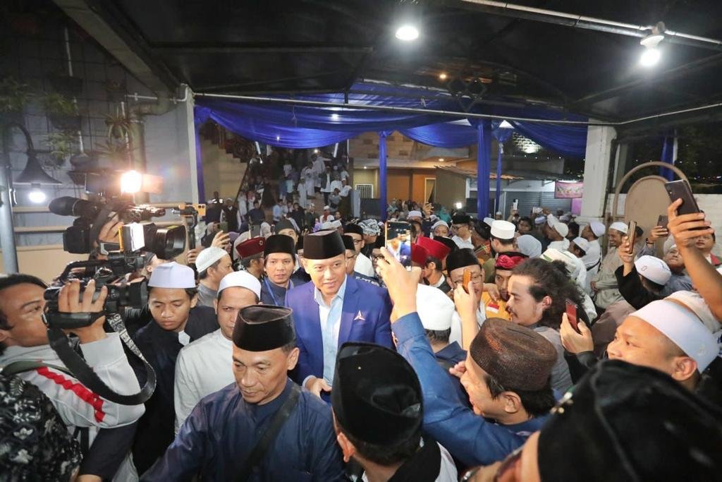 Agus Harimurti Yudhoyono (AHY) disambut meriah lebih dari 3.000 warga dan jamaah