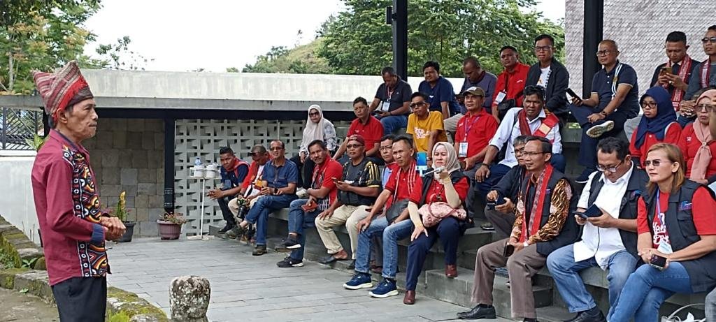 Kunjungan rombongan SMSI se-Indonesia di Huta Siallagan Samosir