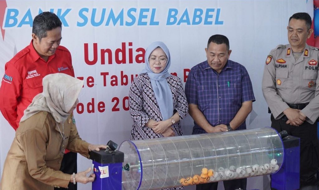 Asisten III Undi Grand Prize Tabungan Pesirah Bank Sumsel Babel
