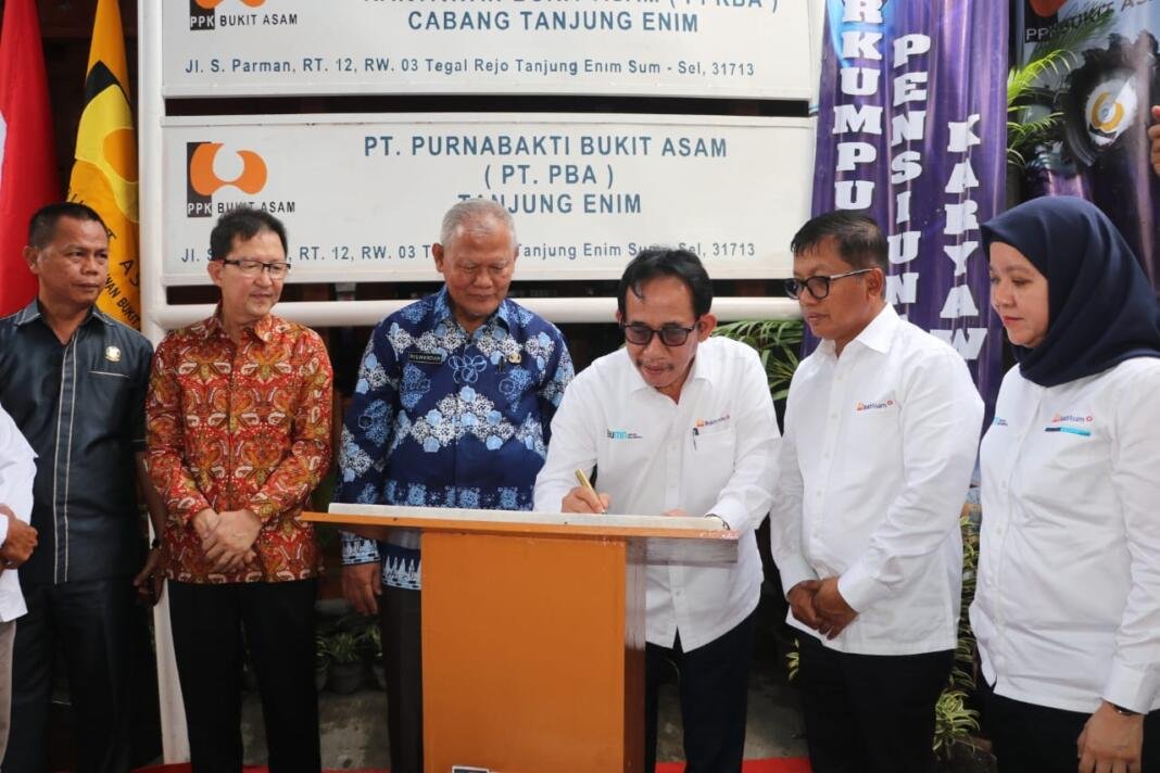 Dirut PTBA Arsal Ismail Meresmikan Kantor Sekretariat Perkumpulan Pensiunan Karyawan Bukit Asam dan Klawas Waterpark