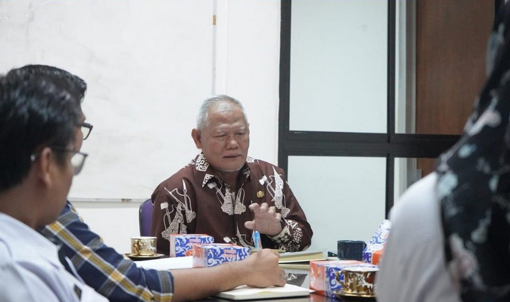 PJ Sekda Memimpin Rapat ijin tebang tanam tumbuh disekitar jaringan PLN ULP Muara Enim PJ Sekda Memimpin Rapat ijin tebang tanam tumbuh disekitar jaringan PLN ULP Muara Enim