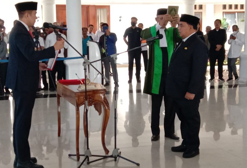 Pengambilan Sumpah Sekda Muara Enim Ir. Yulius, M.Si