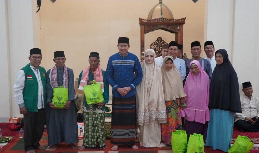 Plt Bupati Kaffah saat Safarai Ramadan ke Tanjung Raja Plt Bupati Kaffah saat Safarai Ramadan ke Tanjung Raja