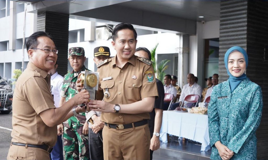 Plt Bupati Muara Enim Lepas Rombongan Pawai Piala Adipura Tahun 2023