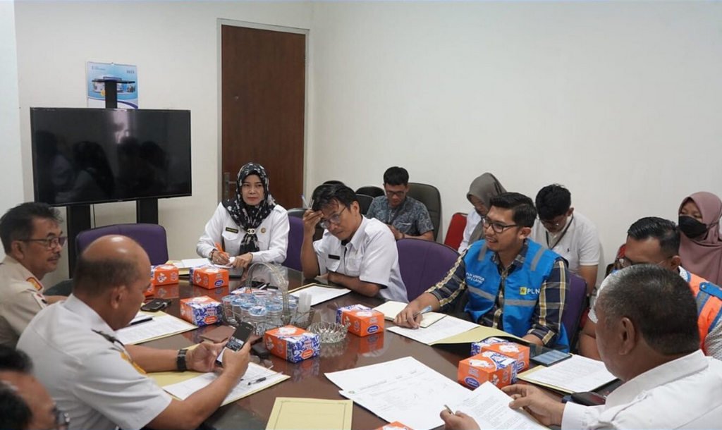 Rapat ijin tebang tanam tumbuh disekitar jaringan PLN ULP (Unit Layanan Pelanggan) Muara Enim