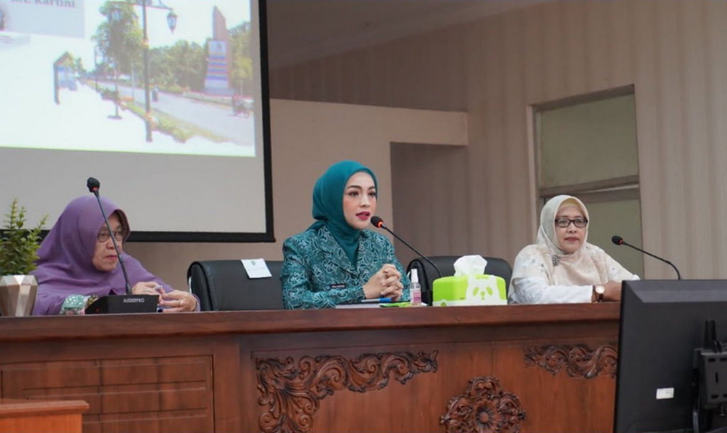 Ketua TP PKK Muara Enim Nurul Vita Utami Kaffa Saat Pimpin Rapat Persiapan Hari Kartini
