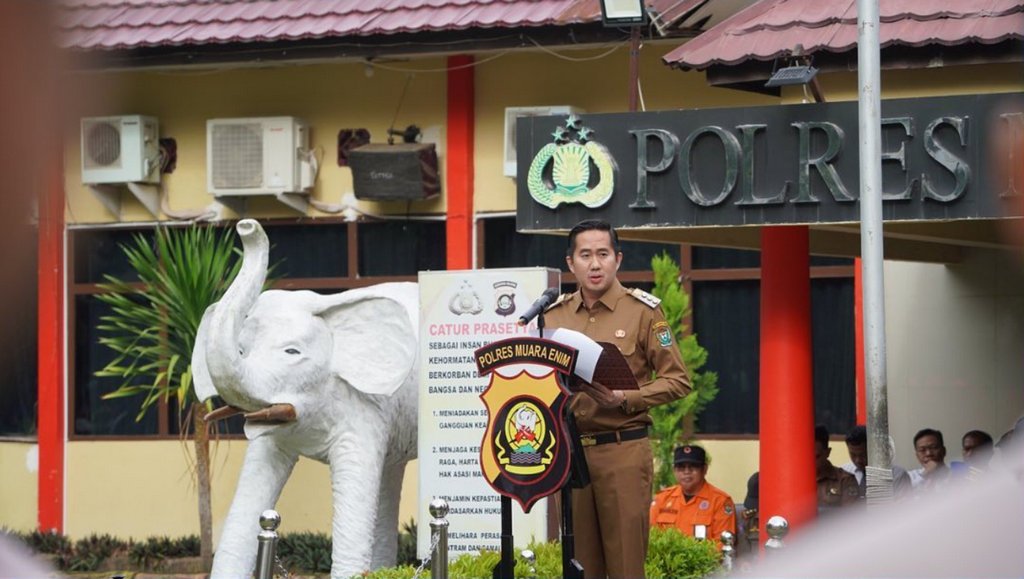 Plt Bupati Kaffah Pimpin Apel Operasi Ketupat Musi 2023 di Halaman Mapolres Muara Enim Plt Bupati Kaffah Pimpin Apel Operasi Ketupat Musi 2023 di Halaman Mapolres Muara Enim