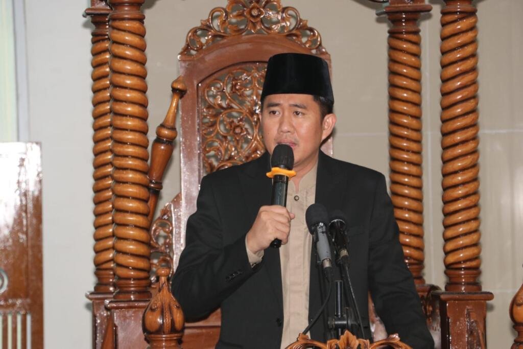 Plt Bupati Muara Enim Salat Idul Adha 1444 H Bersama Masyarakat di Masjid Agung Muara Enim