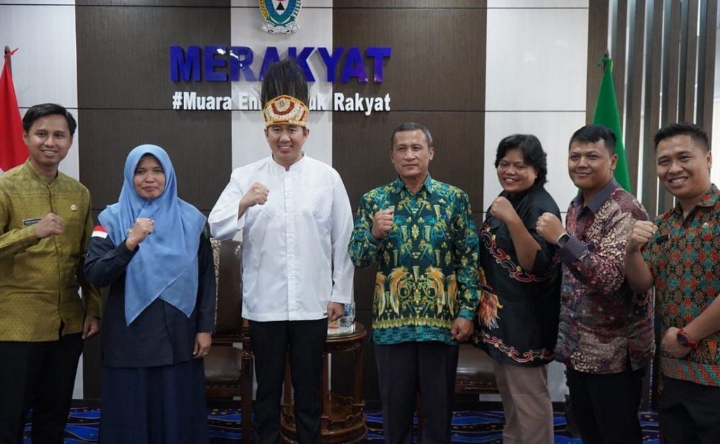 Plt Bupati Kaffah Foto Bersama Perwakilan Pemkab Jayawijaya