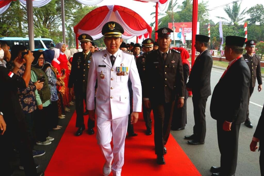 Plt Bupati Kaffah Meningalkan Lapangan Upacara Peringatan HUT Kemerdekaan RI ke-78 di Muara Enim