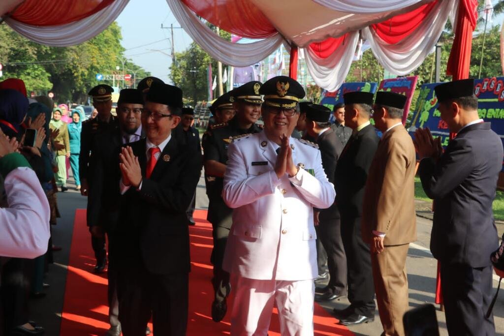 PJ Bupati Rizali Bersama Ketua DPRD dan Pejabat Muara Enim saat Upacara HUT Kabupaten Muara Enim Ke-77