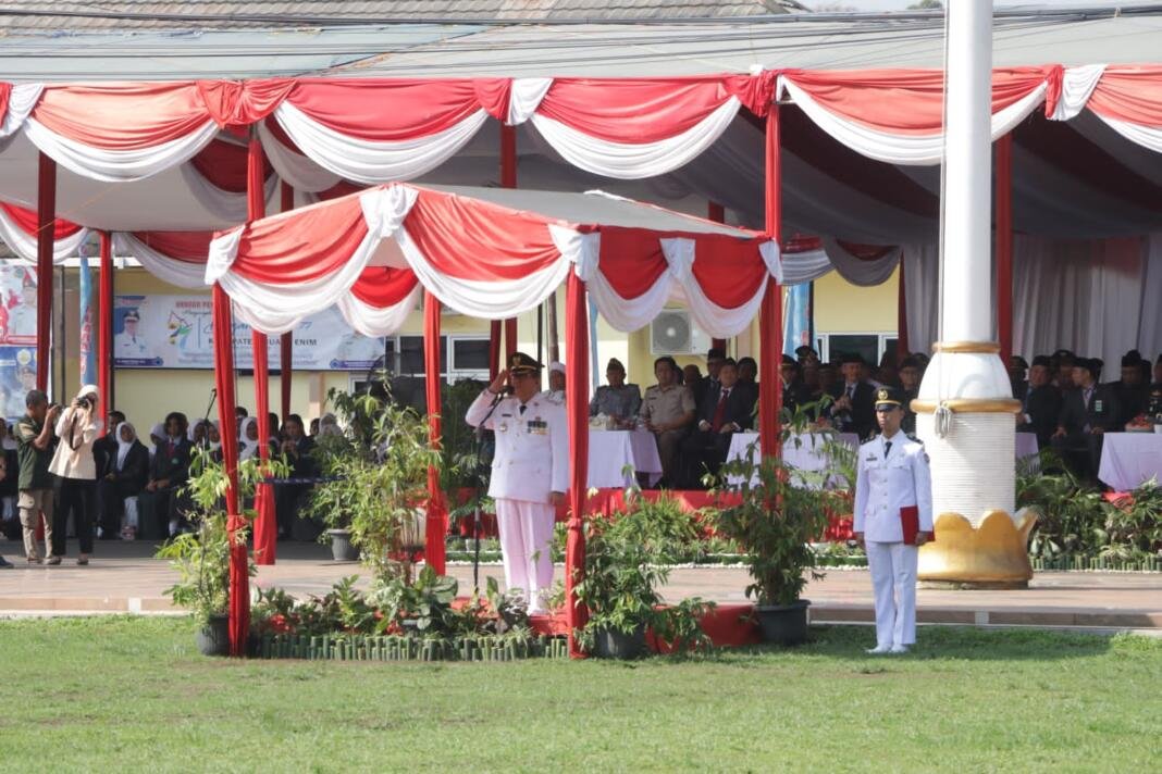 PJ Bupati Rizali Pimpin Upacara HUT Kabupaten Muara Enim Ke-77 PJ Bupati Rizali Pimpin Upacara HUT Kabupaten Muara Enim Ke-77